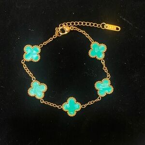 Elegant Gold and Green Clover Bracelet